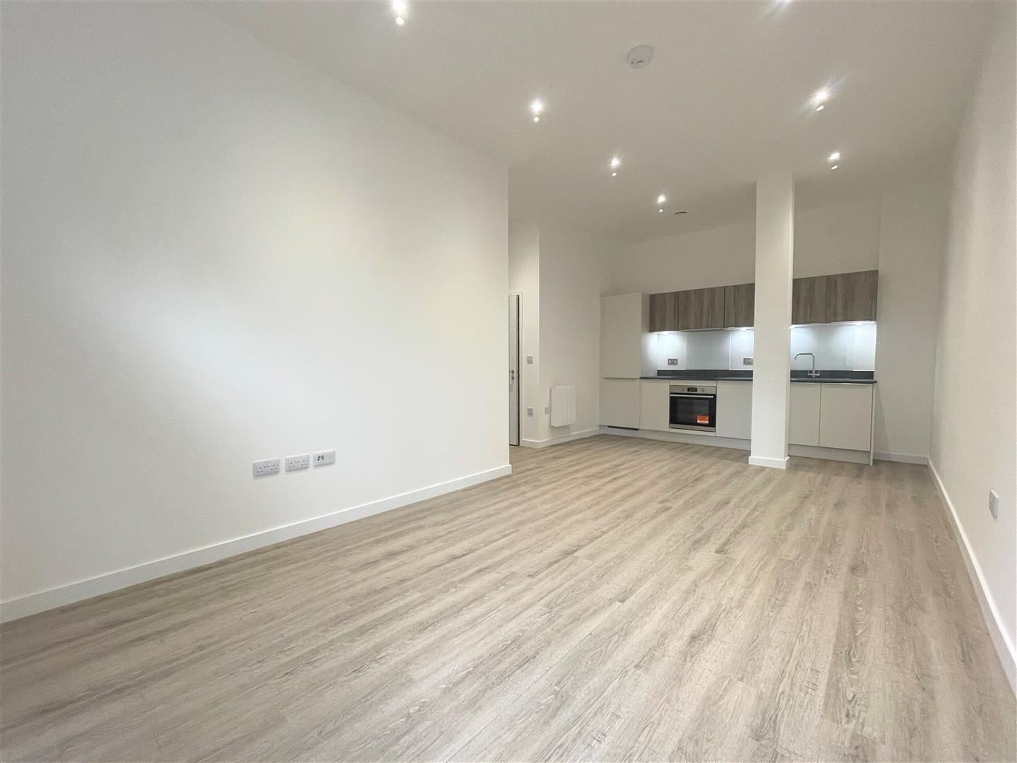 Flat Ashwood Way in Basingstoke and Deane