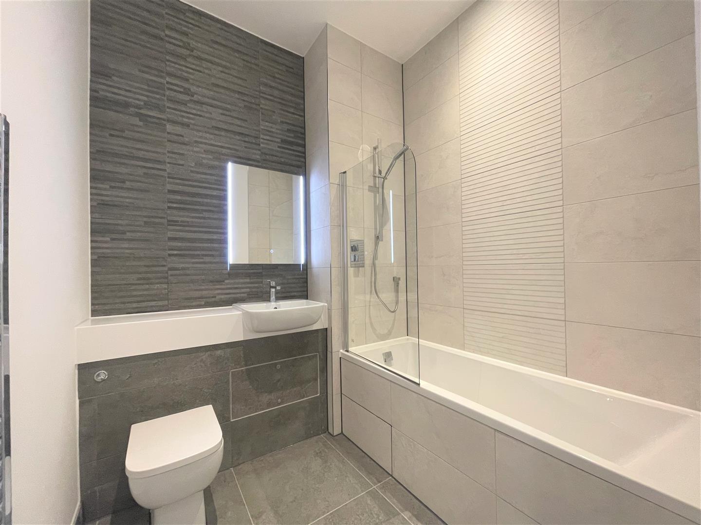 Flat Ashwood Way in Basingstoke and Deane