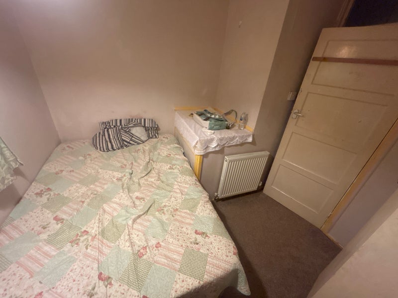 Room Aberporth Road in Cardiff