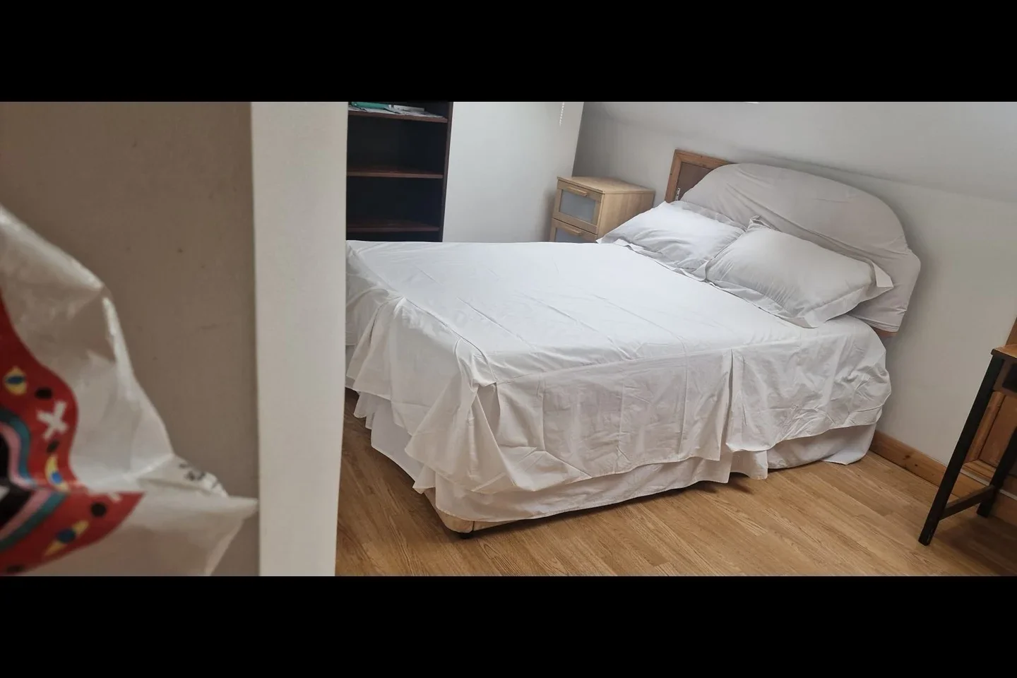 Room Elm Road in Greater London