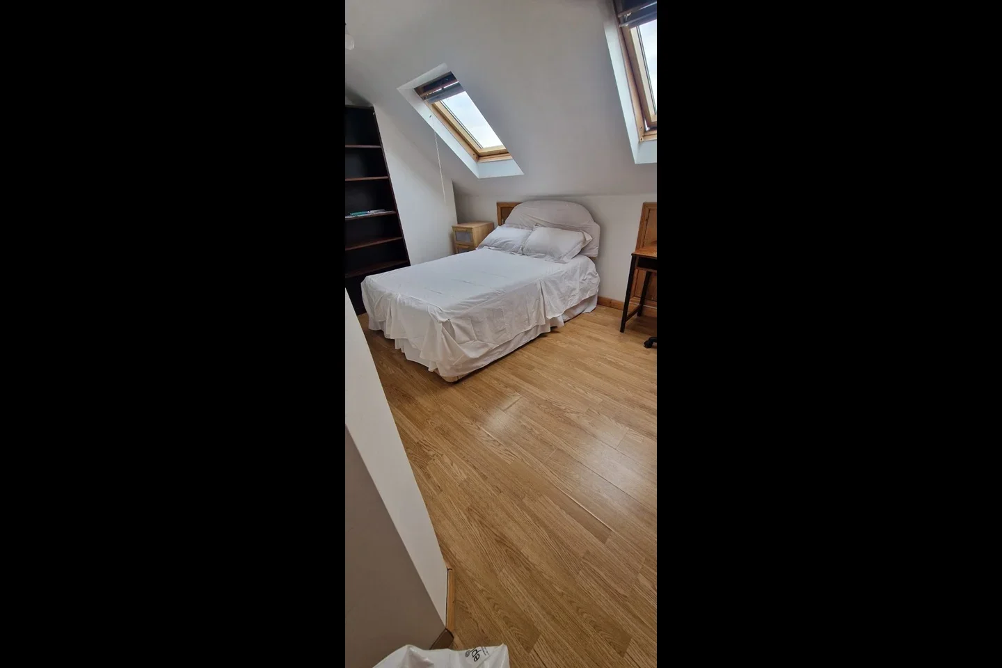 Room Elm Road in Greater London