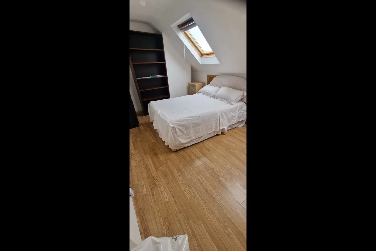 Room Elm Road in Greater London