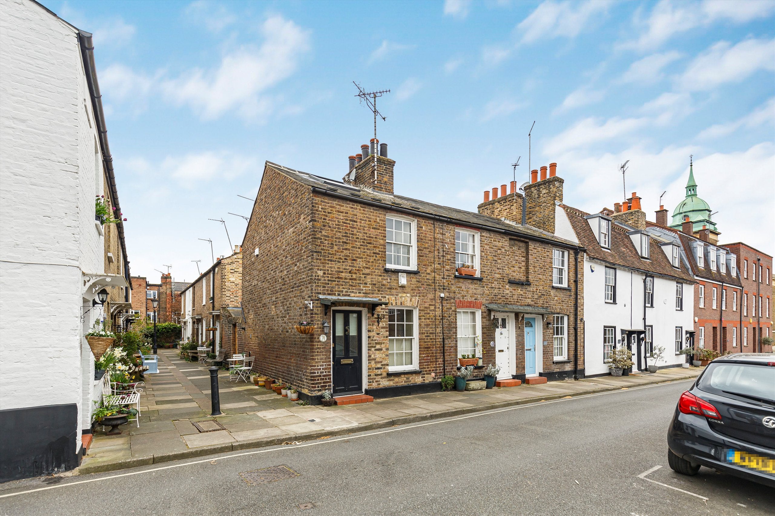 House Lancaster Cottages in Greater London