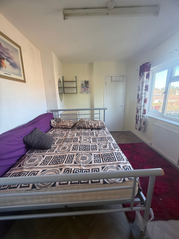 Room Ambleside Avenue in Bristol
