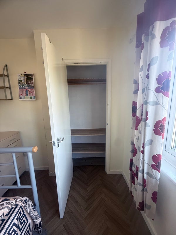 Room Ambleside Avenue in Bristol