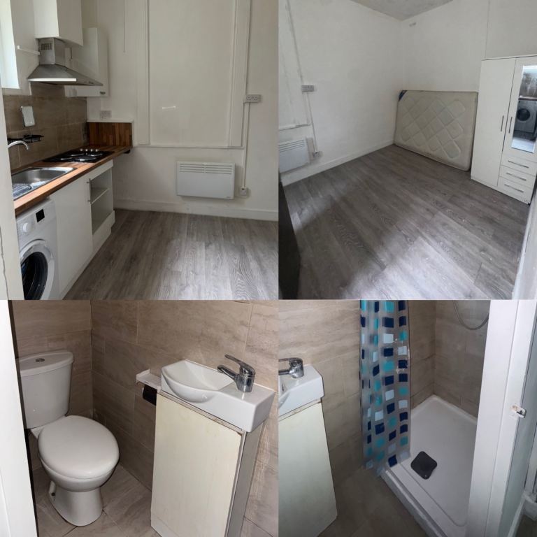 Flat Castleton Road in Greater London
