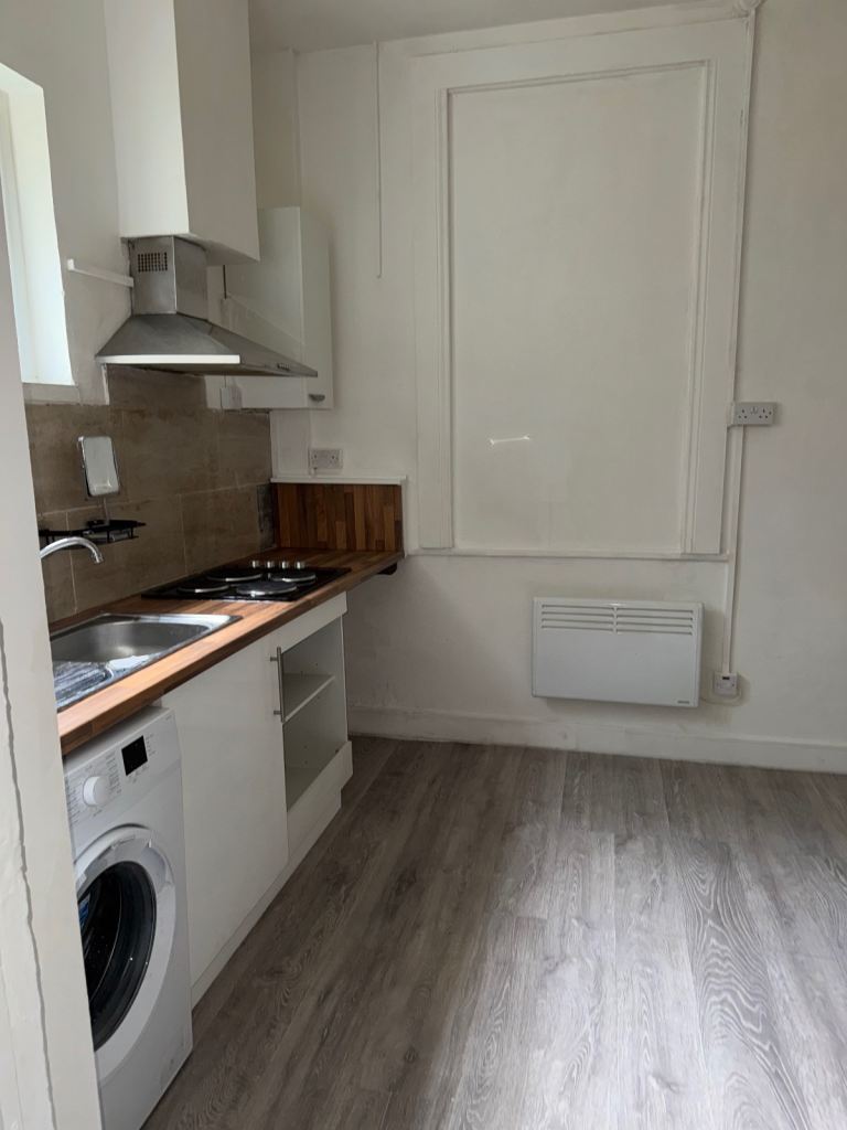 Flat Castleton Road in Greater London