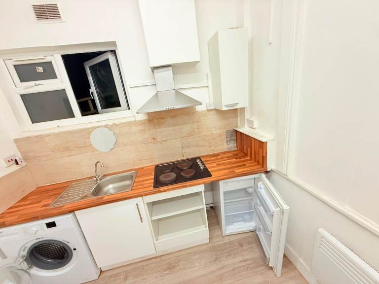 Flat Castleton Road in Greater London