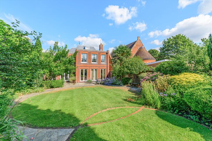 Flat Ormond Road in Greater London