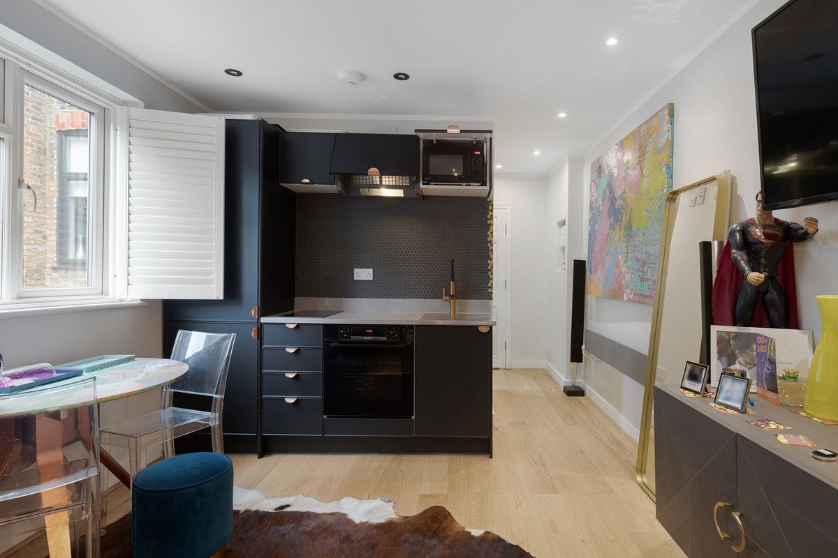 Flat Chelverton Road in Greater London