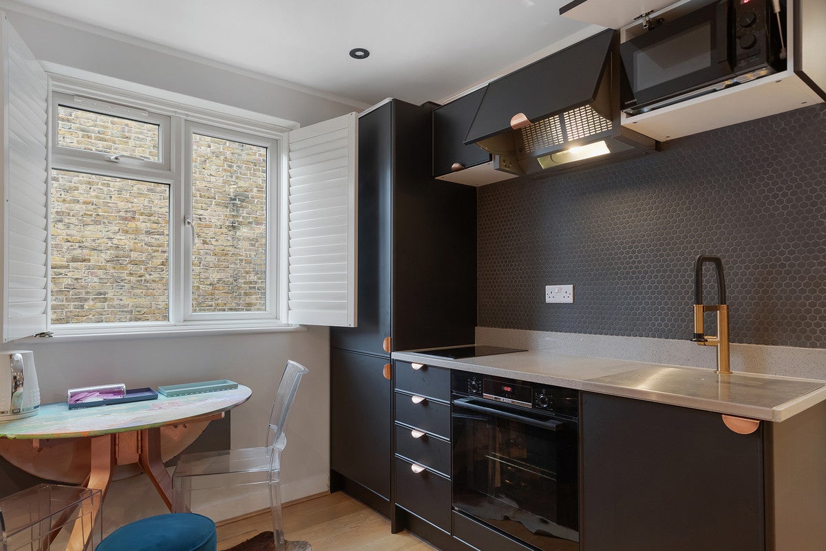 Flat Chelverton Road in Greater London