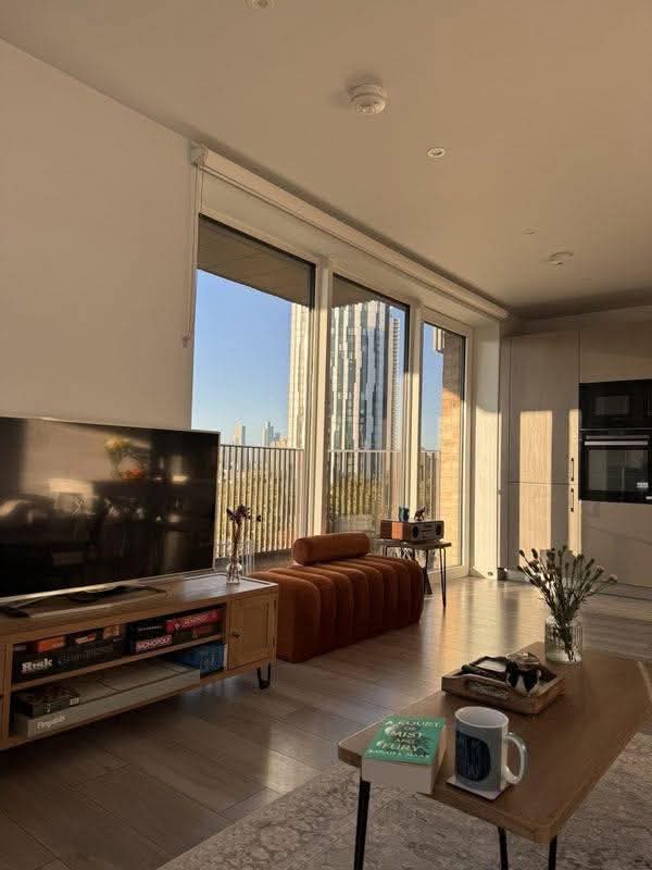 Room New Lion Way in Greater London