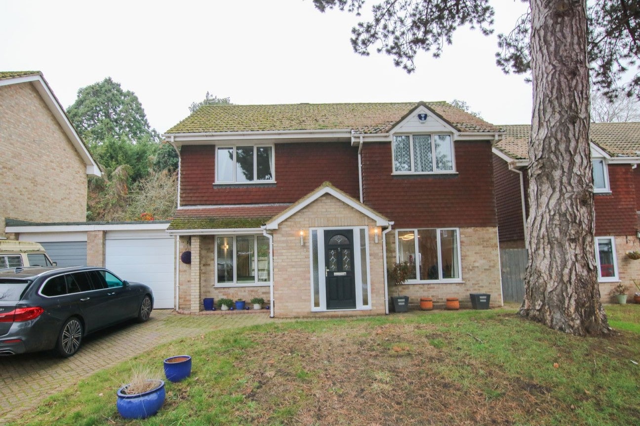 House Starmead Drive in Wokingham