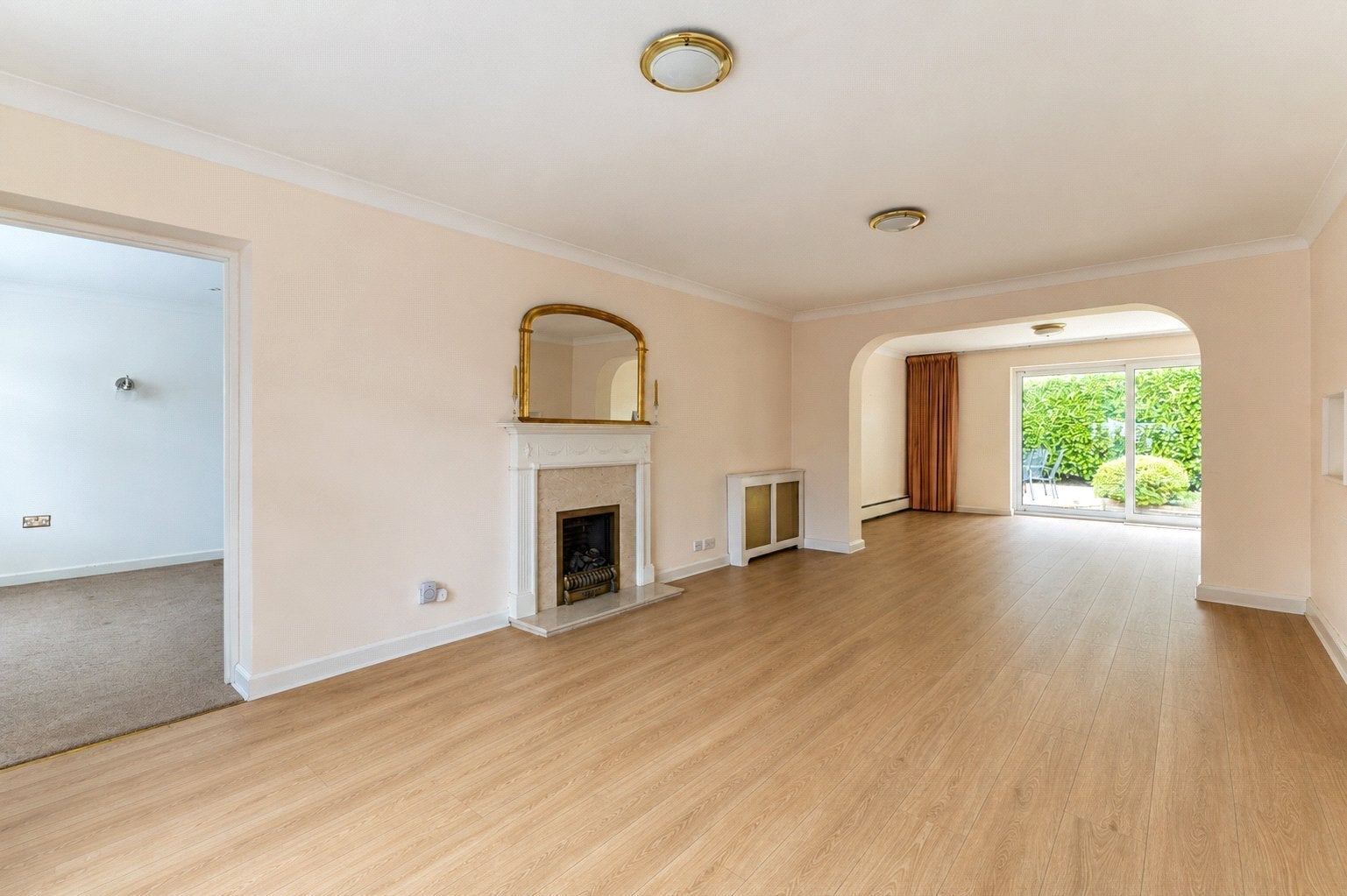 House Minsterley Avenue in Borough of Spelthorne