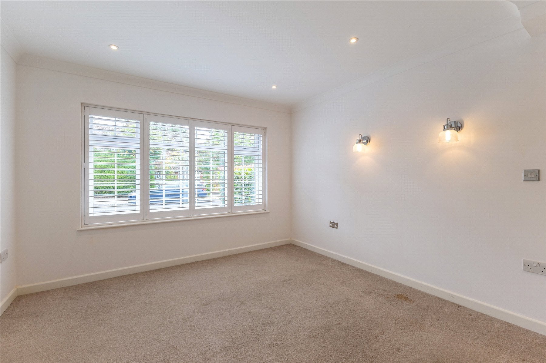 House Minsterley Avenue in Borough of Spelthorne
