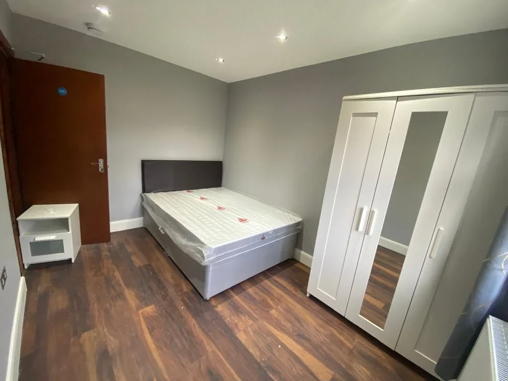 Room Thornley Drive in Greater London