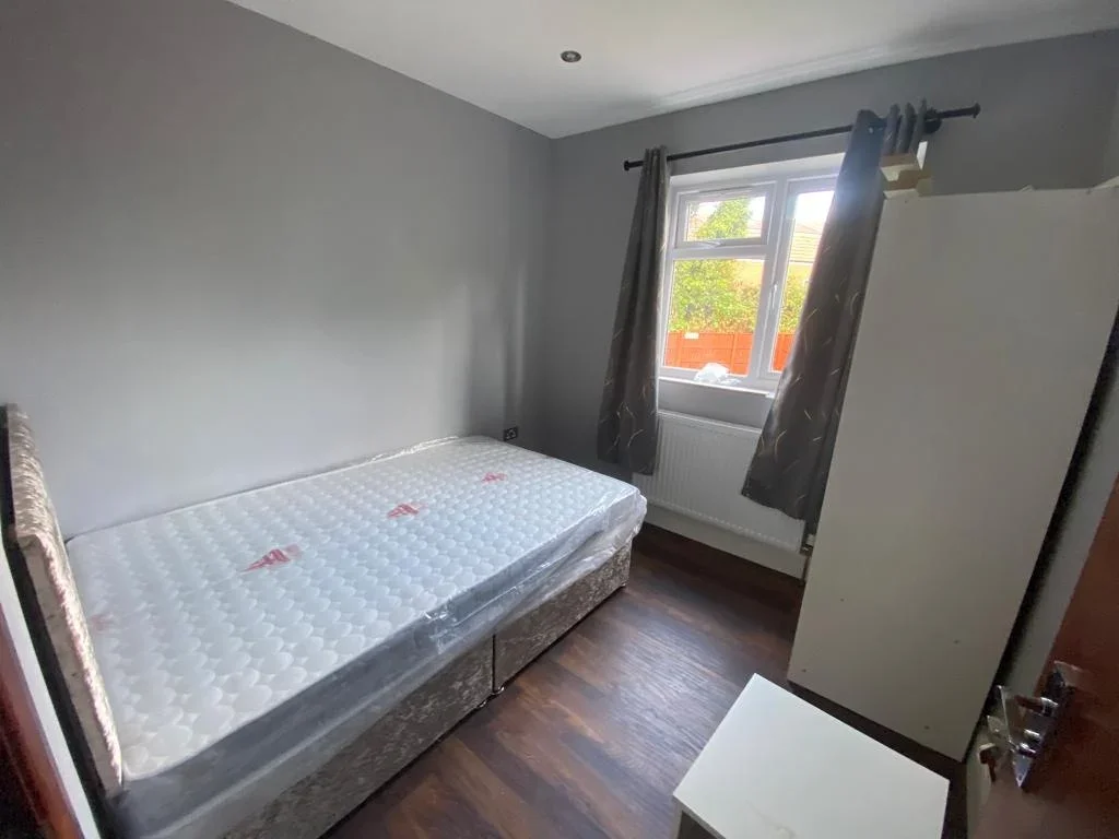 Room Thornley Drive in Greater London