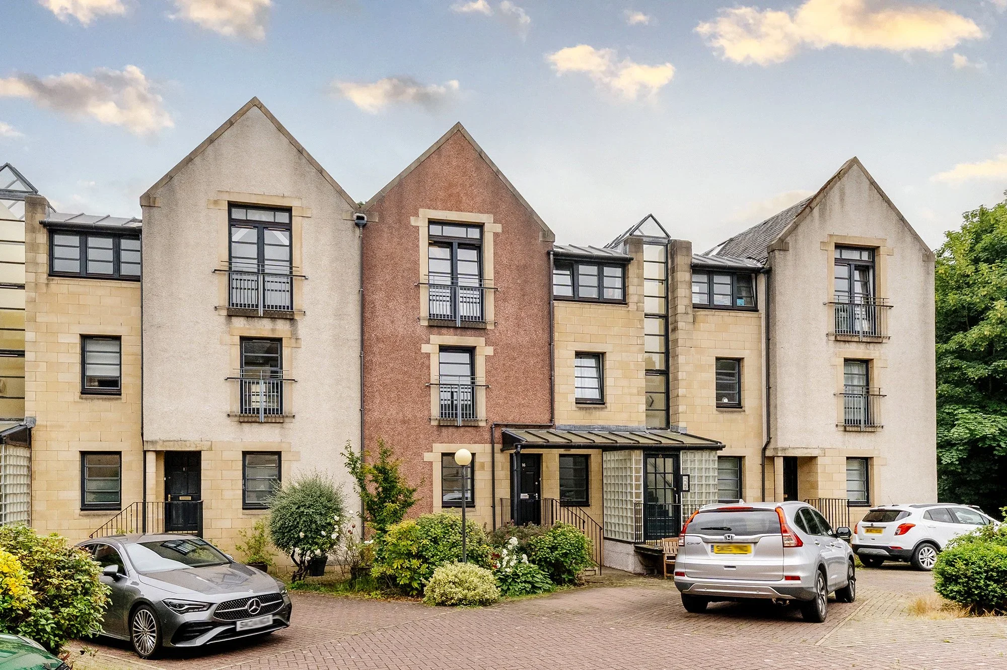 Flat Coltbridge Millside in City of Edinburgh