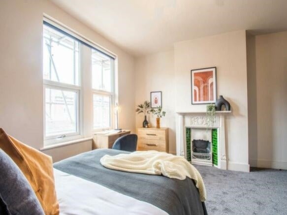 Flat Grosmont Place in Leeds