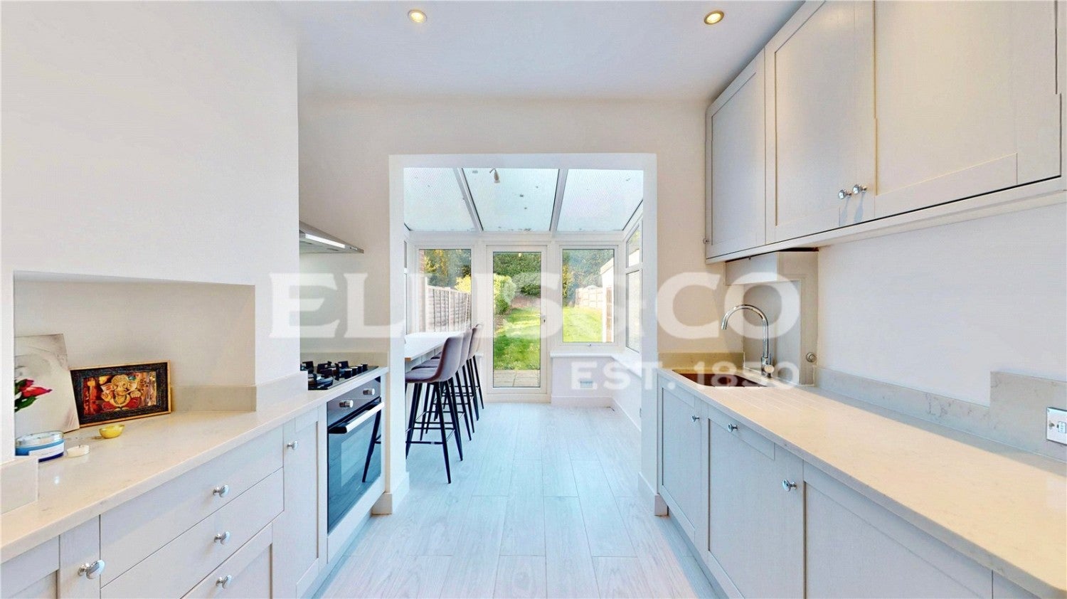 House Birchmead Avenue in Greater London