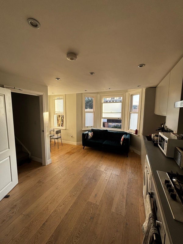 Room Latimer Road in Greater London