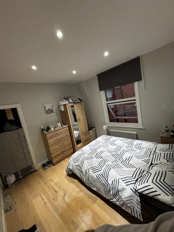 Room Latimer Road in Greater London