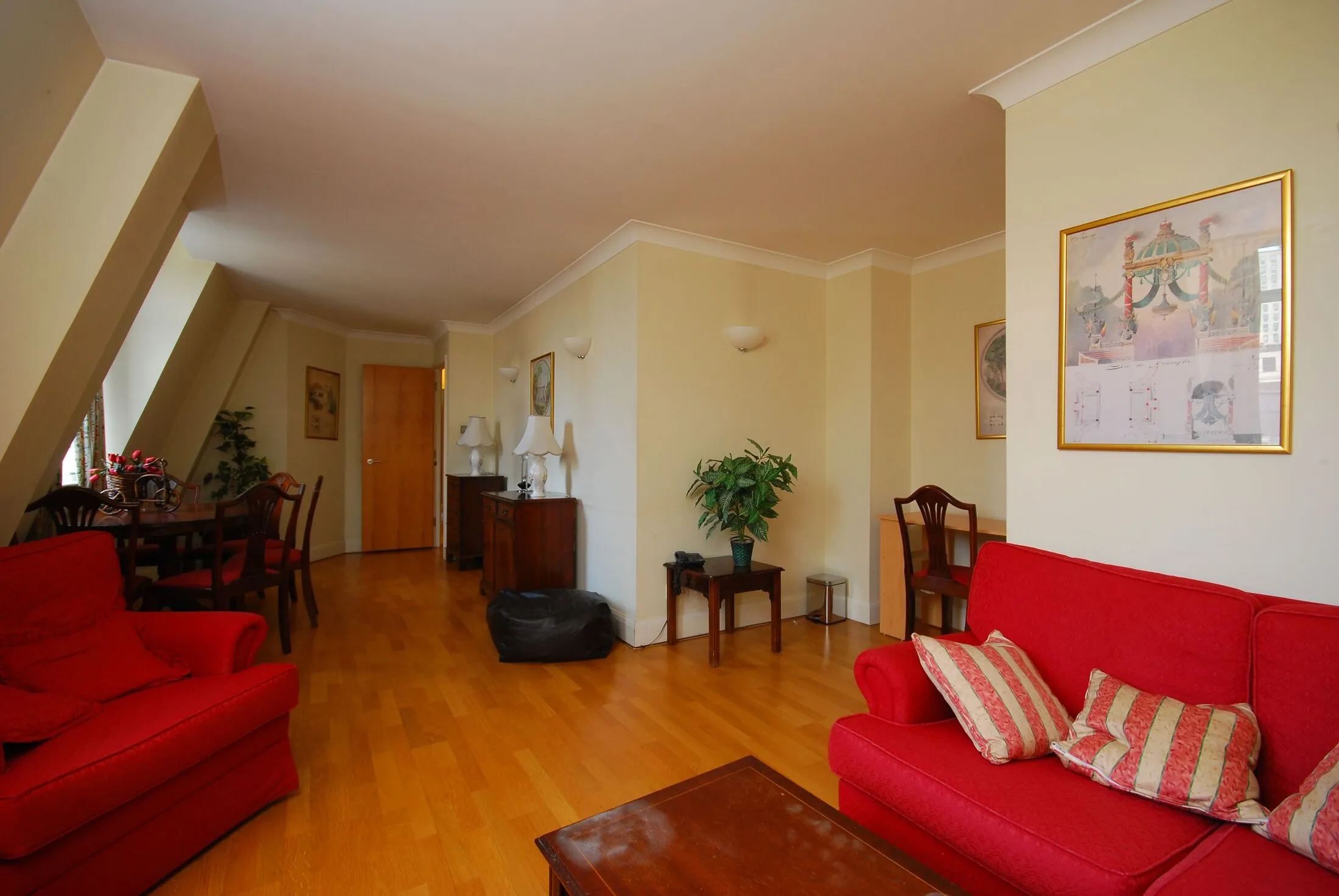 Flat Belvedere Road in Greater London
