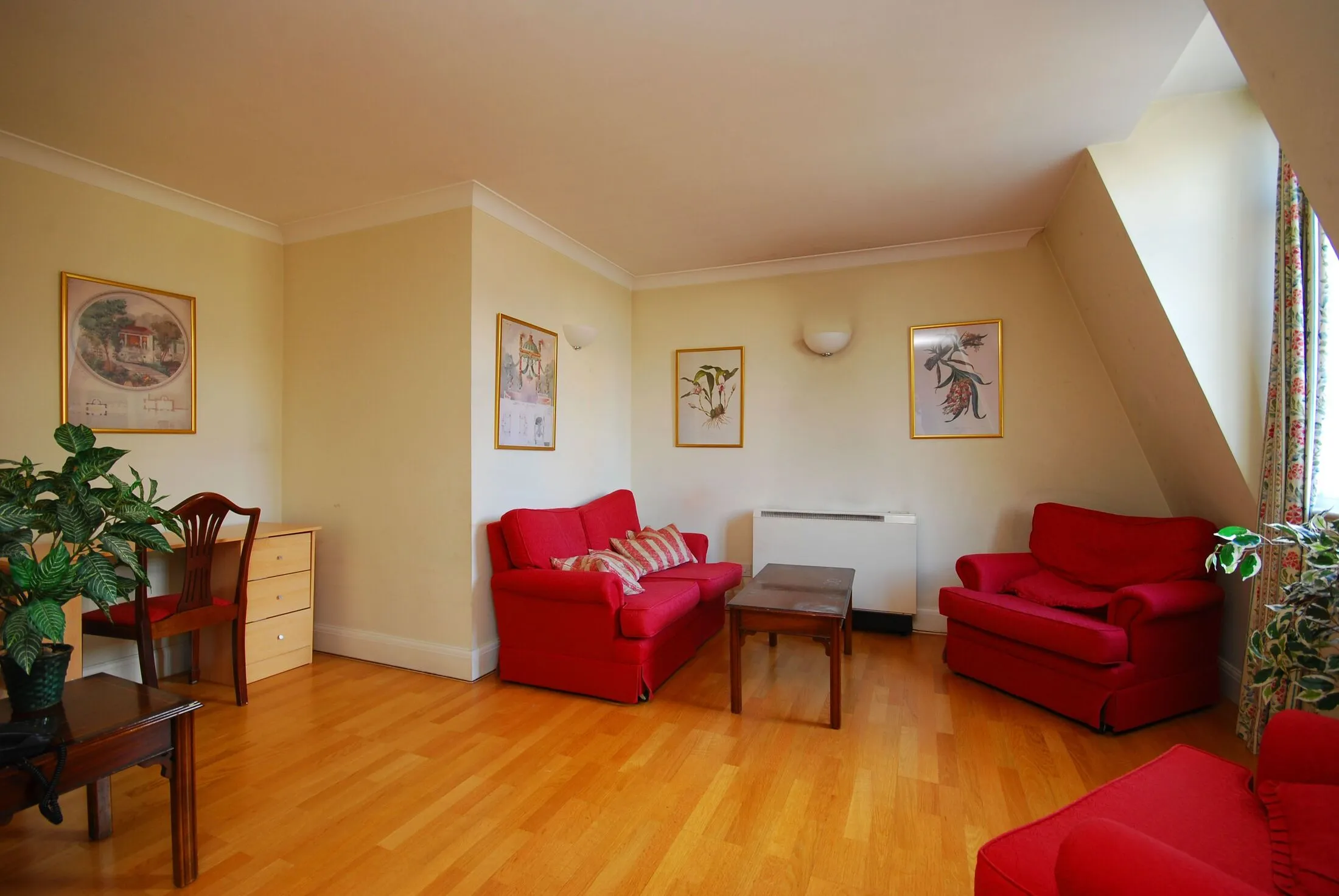 Flat Belvedere Road in Greater London