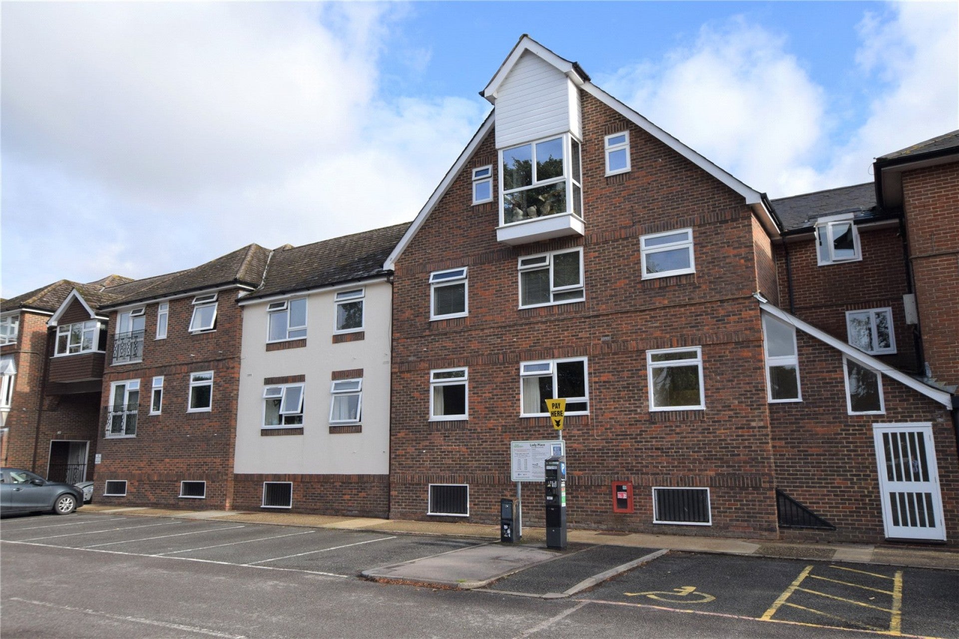 Flat Market Square in East Hampshire