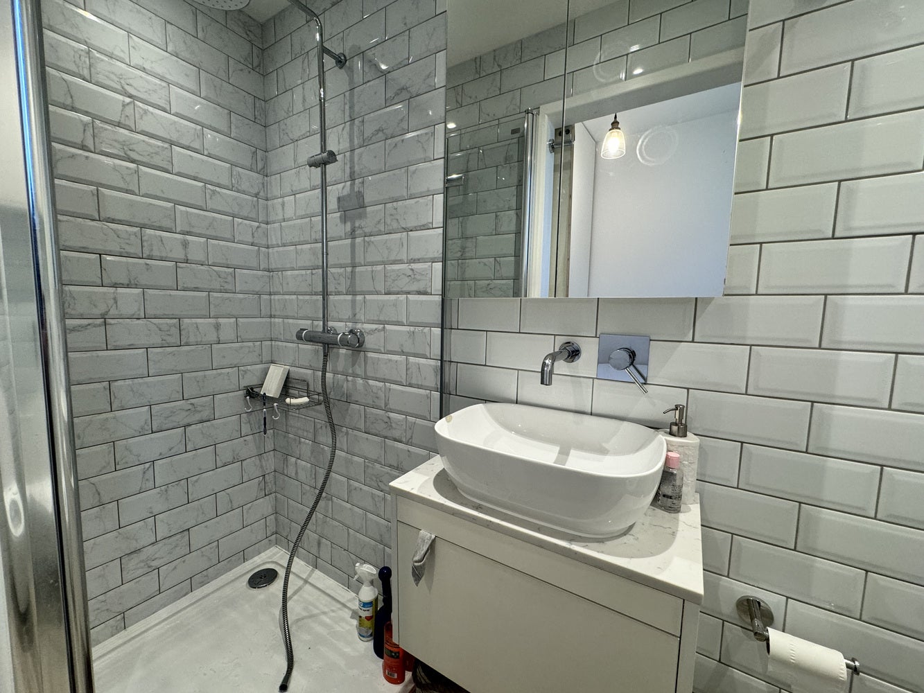 Room Arragon Road in Greater London