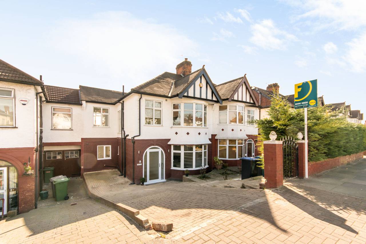 House Dollis Hill Lane in Greater London