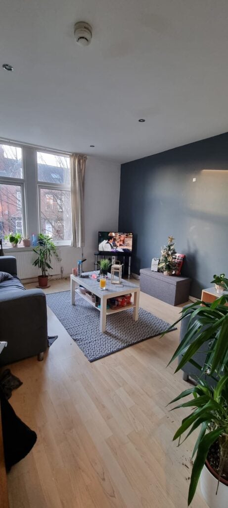 Flat Estcourt Avenue in Leeds