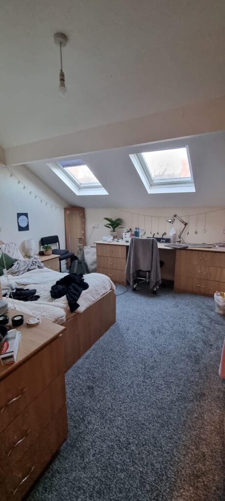 Flat Estcourt Avenue in Leeds
