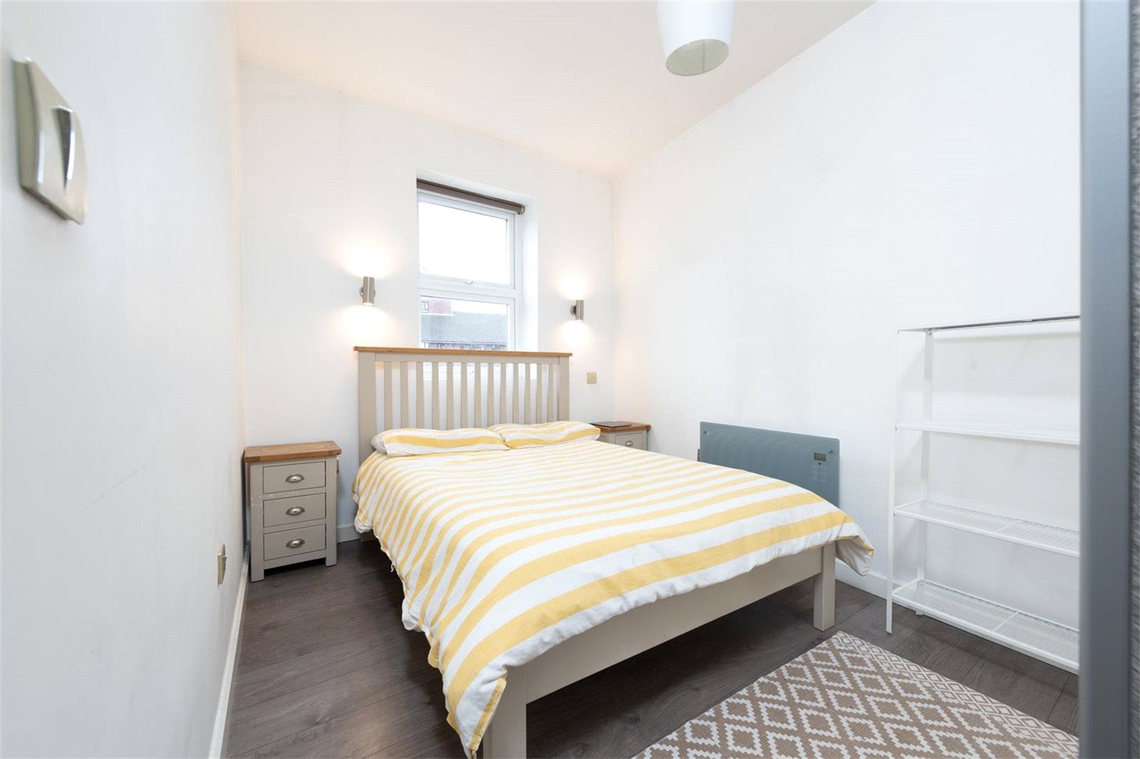 Flat Putney High Street in Greater London