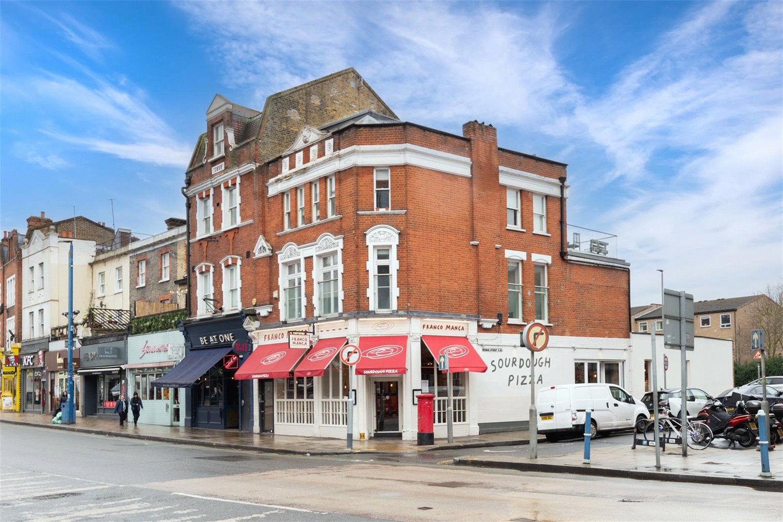Flat Putney High Street in Greater London