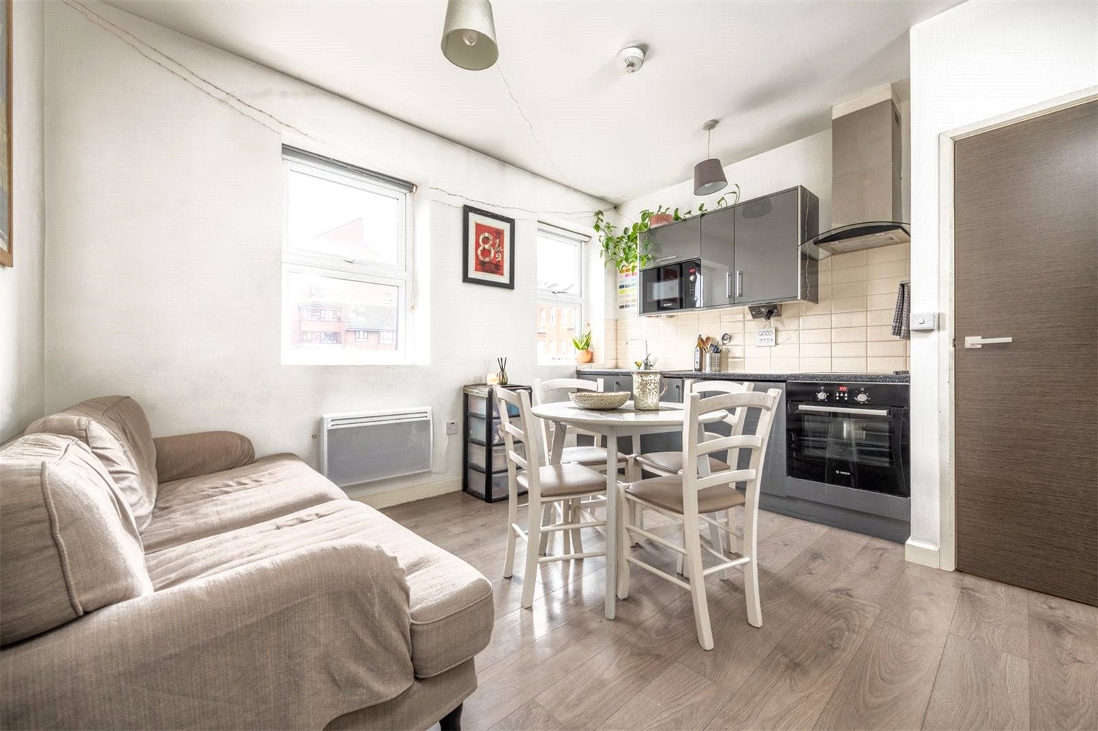 Flat Putney High Street in Greater London