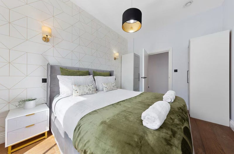 Flat Vauxhall Bridge Road in City of Westminster