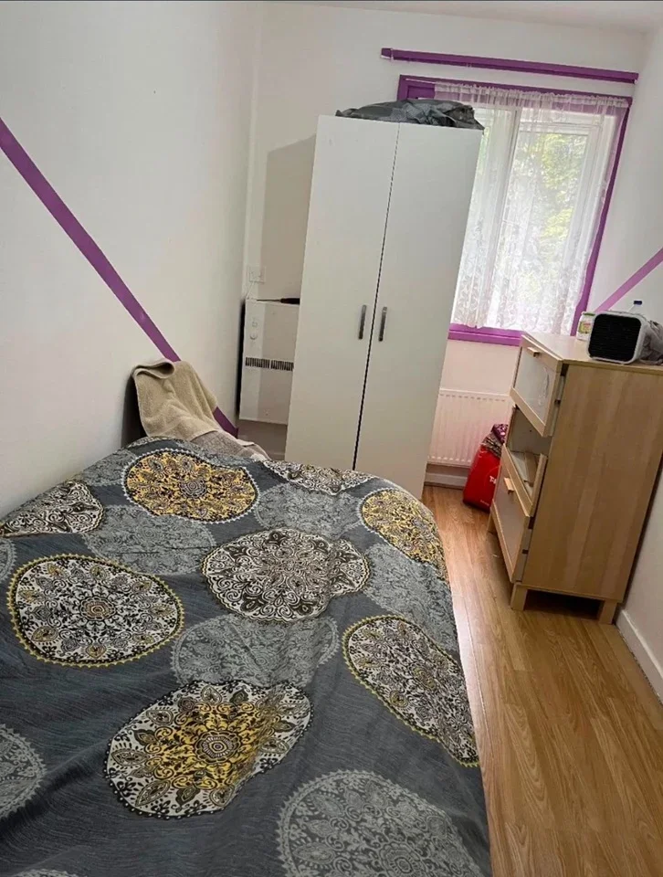 Room London Road in Greater London