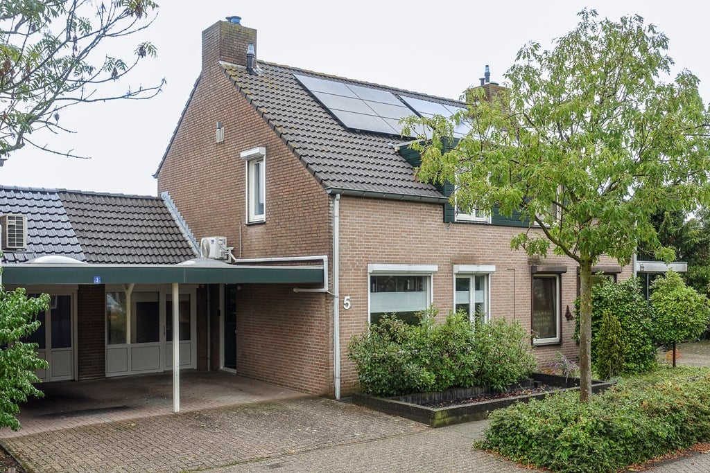 Huis Glazuurstraat 5 in Reuver