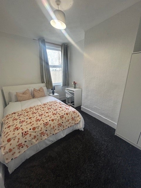 Flat Balmoral Road in Gillingham