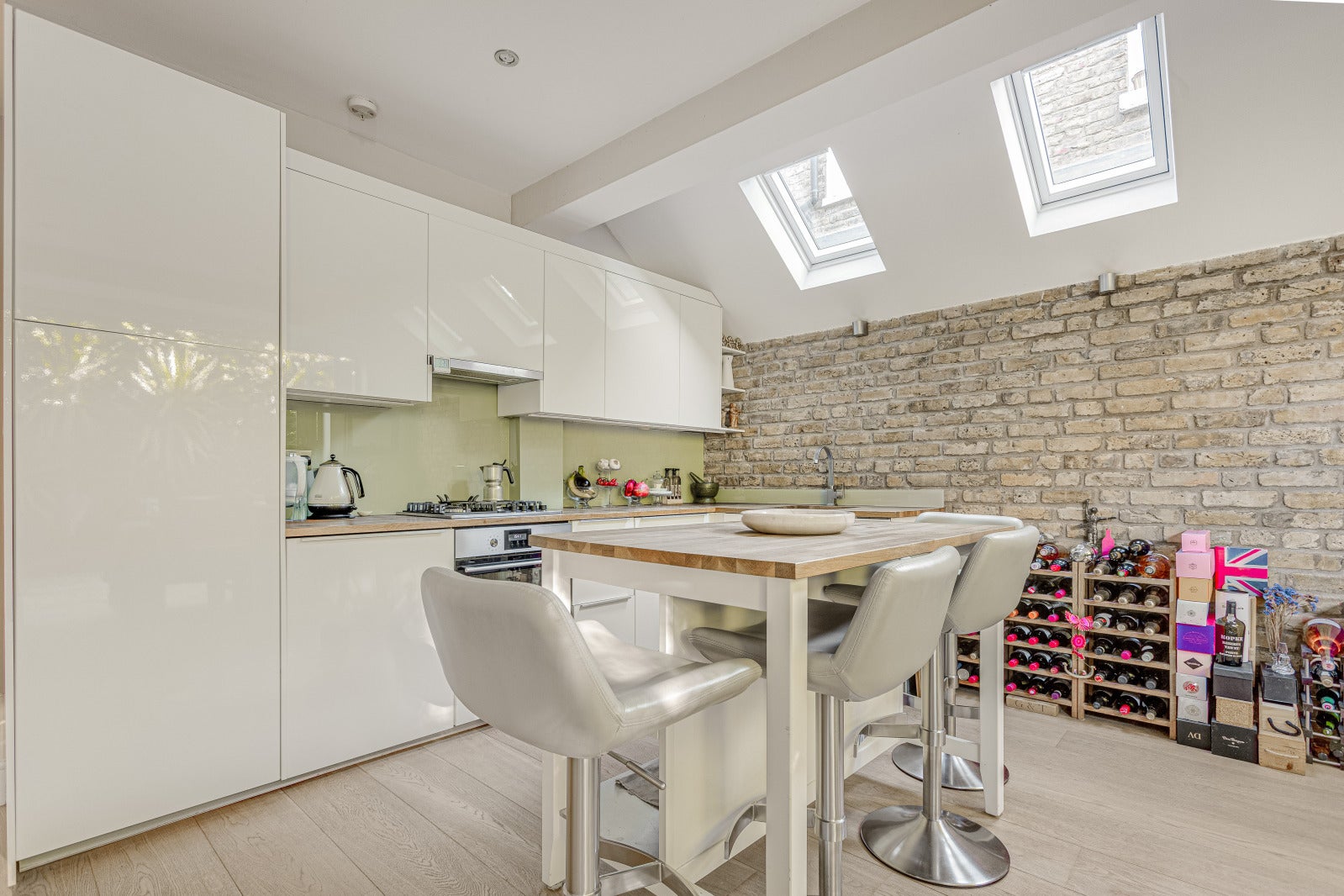 Flat Kingwood Road in Greater London