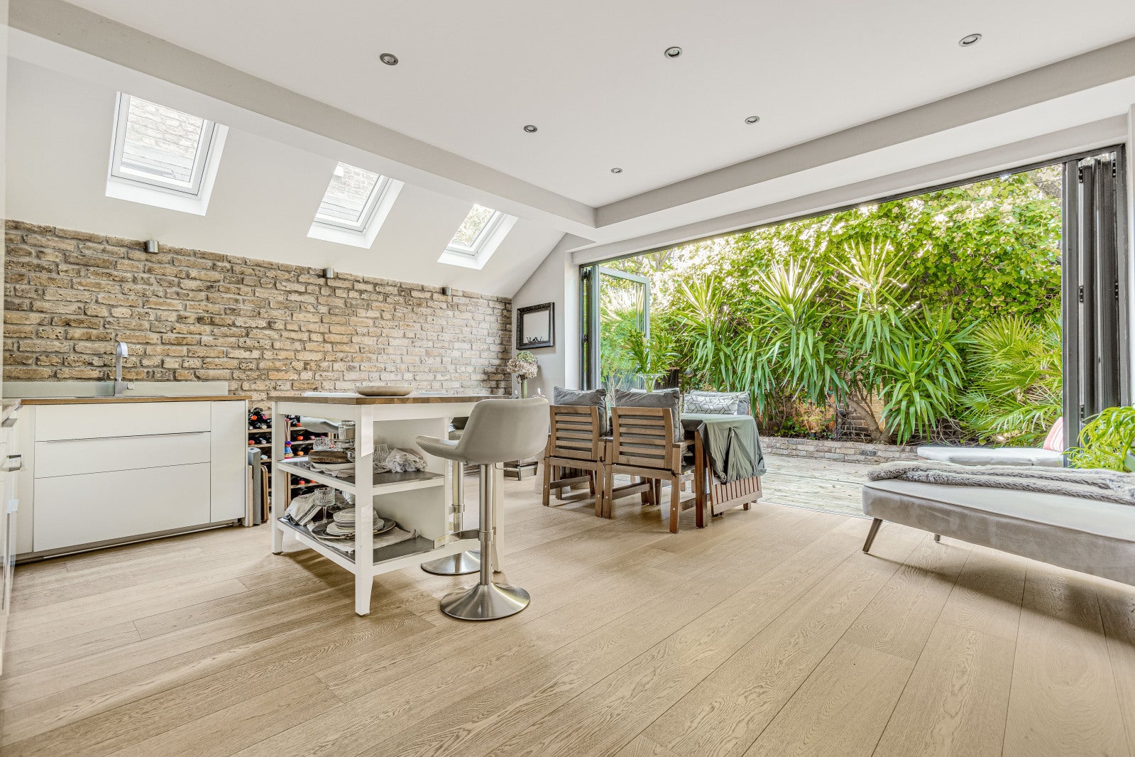 Flat Kingwood Road in Greater London