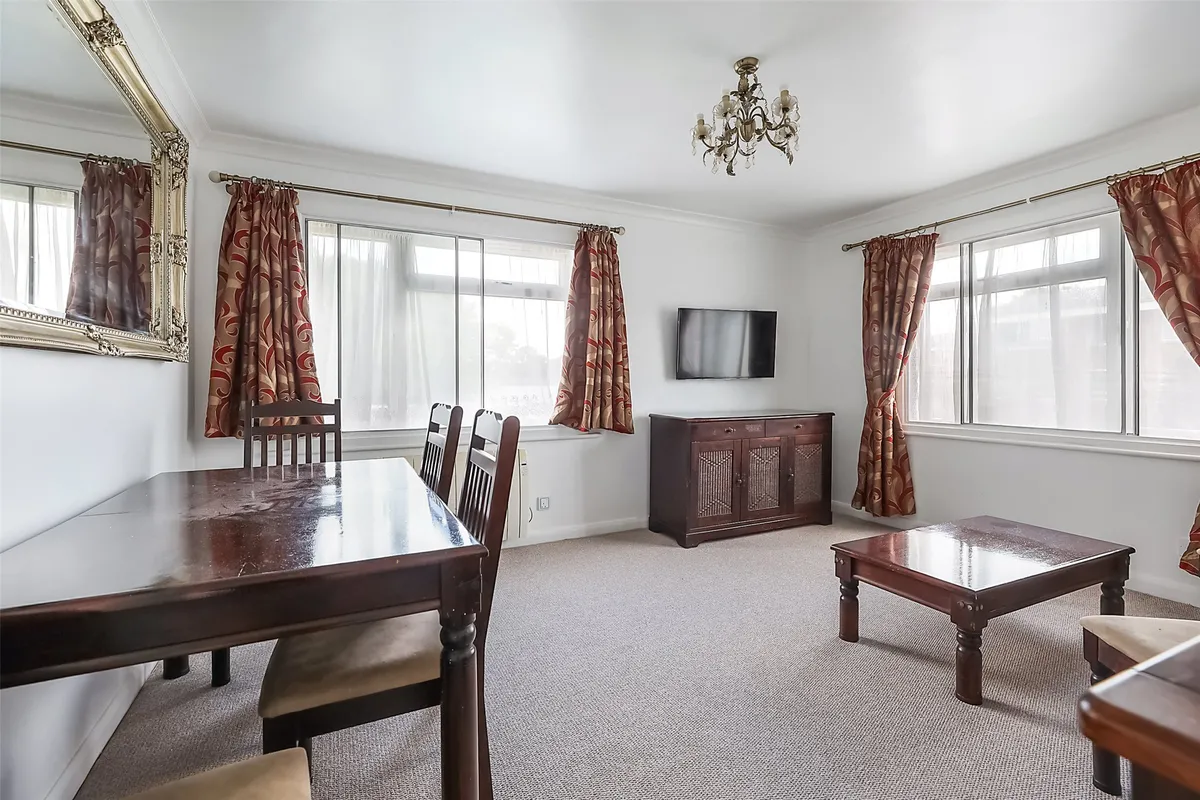 Flat Longbridge Road in Reigate and Banstead