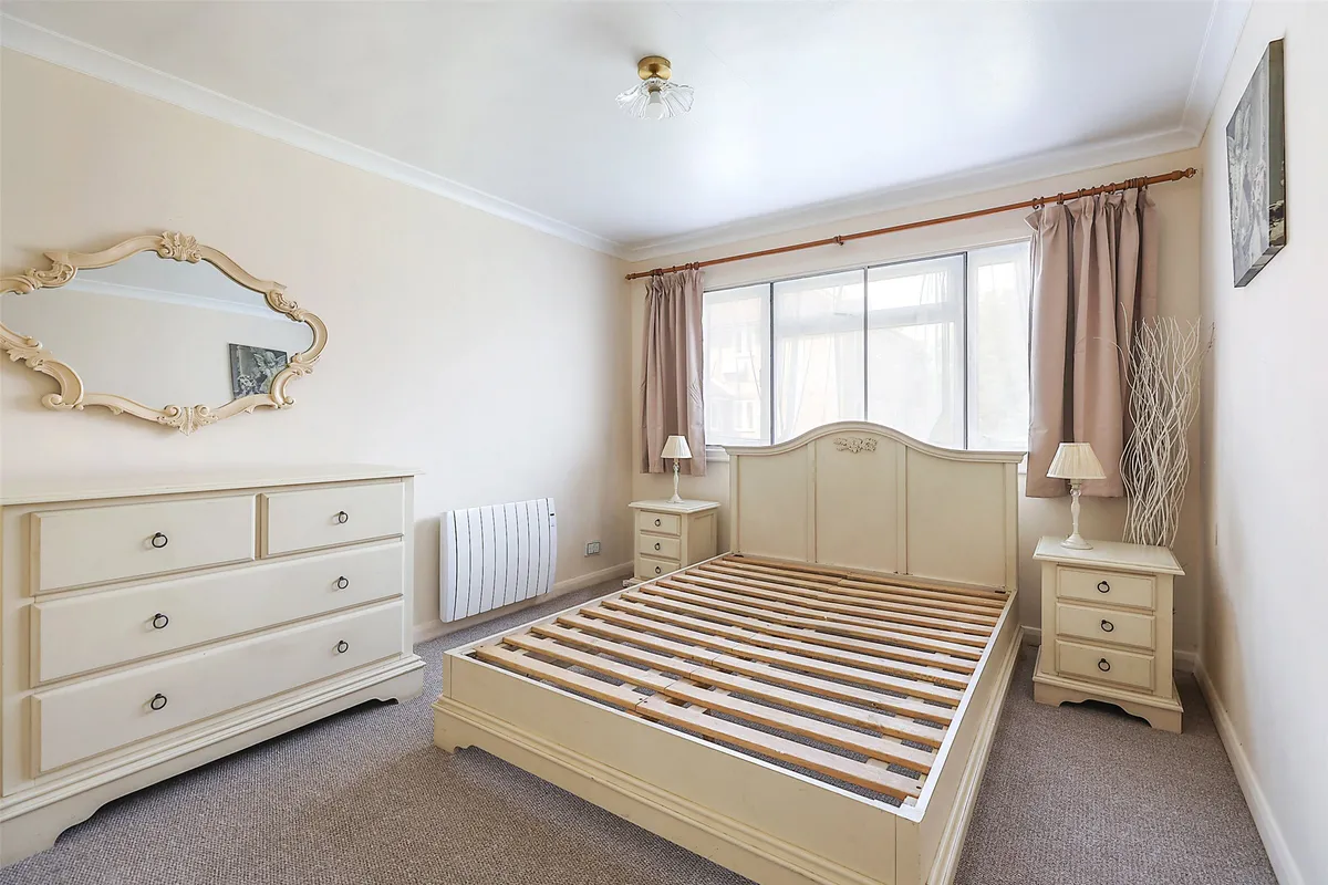 Flat Longbridge Road in Reigate and Banstead