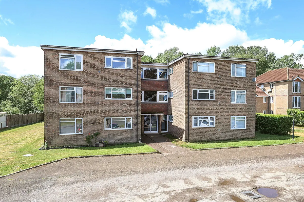 Flat Longbridge Road in Reigate and Banstead