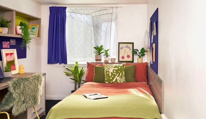 Room Queens Road in Coventry