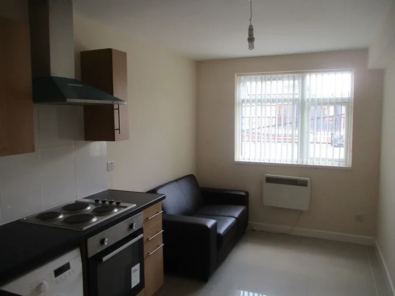 Flat Uxbridge Road in Greater London