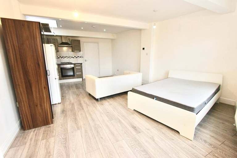 Flat Masons Avenue in Greater London