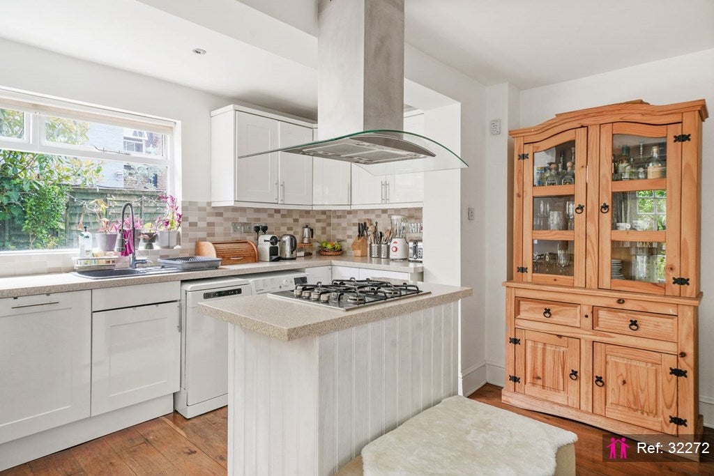 Flat Goldsboro' Road in Greater London