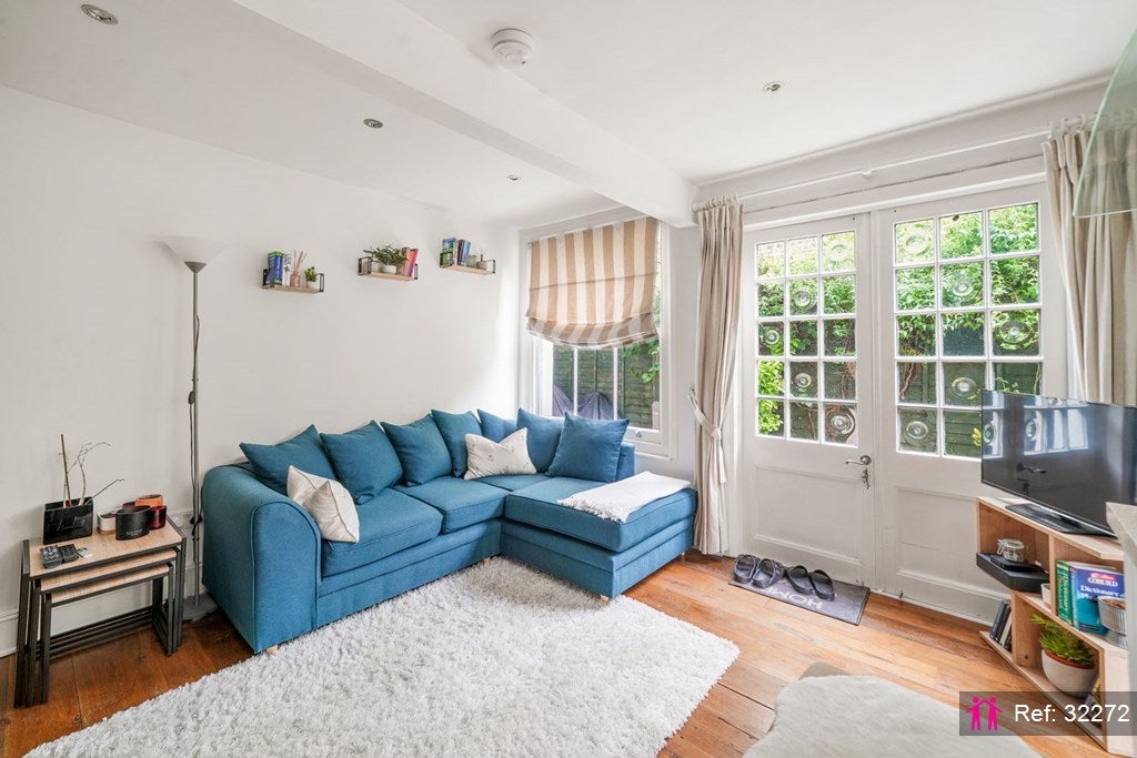 Flat Goldsboro' Road in Greater London